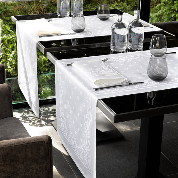 Lilium läufer weiß square – Tischwäsche